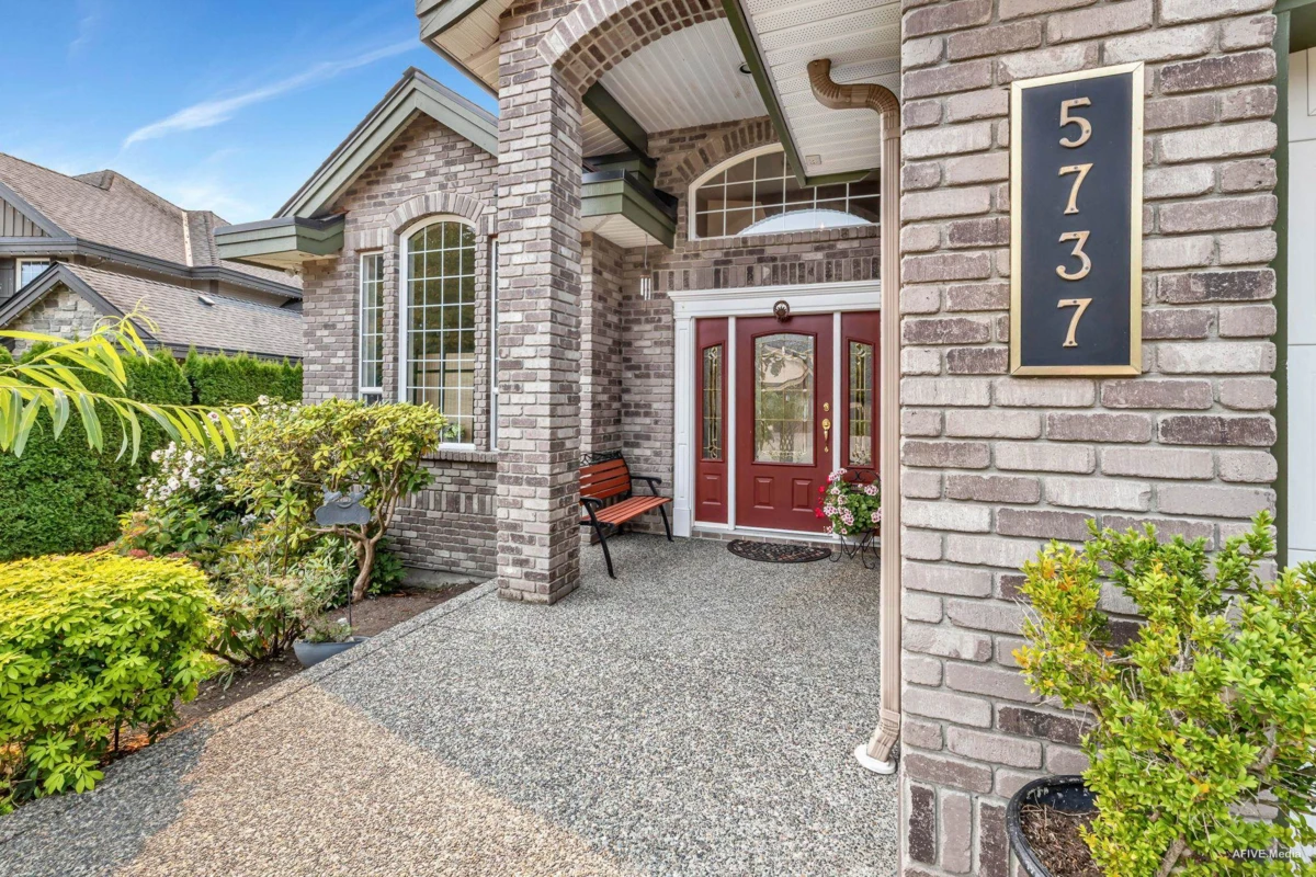 Living Room Photo of 5737 169a Street, Surrey, BC