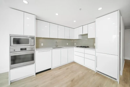 Kitchen Island Photo of 605 10428 Whalley Boulevard, Surrey, BC