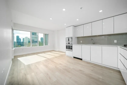 Kitchen Photo of 605 10428 Whalley Boulevard, Surrey, BC