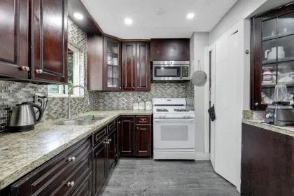 Kitchen Island Photo of 9162 119a Street, Delta, BC