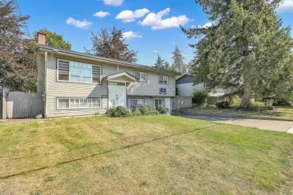 Swimming Pool Photo of 9162 119a Street, Delta, BC