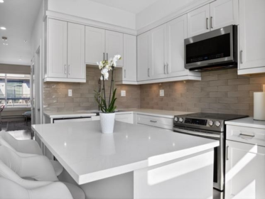 Kitchen Island Photo of 12 19670 55a Avenue, Langley, BC