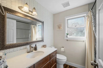 Powder Room Photo of 19416 123 Avenue, Pitt Meadows, BC
