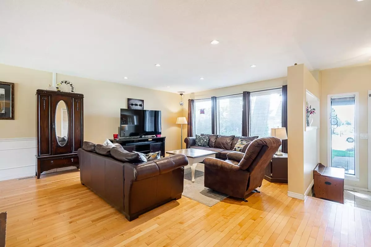 Dining Area Photo of 13519 15 Avenue, Surrey, BC