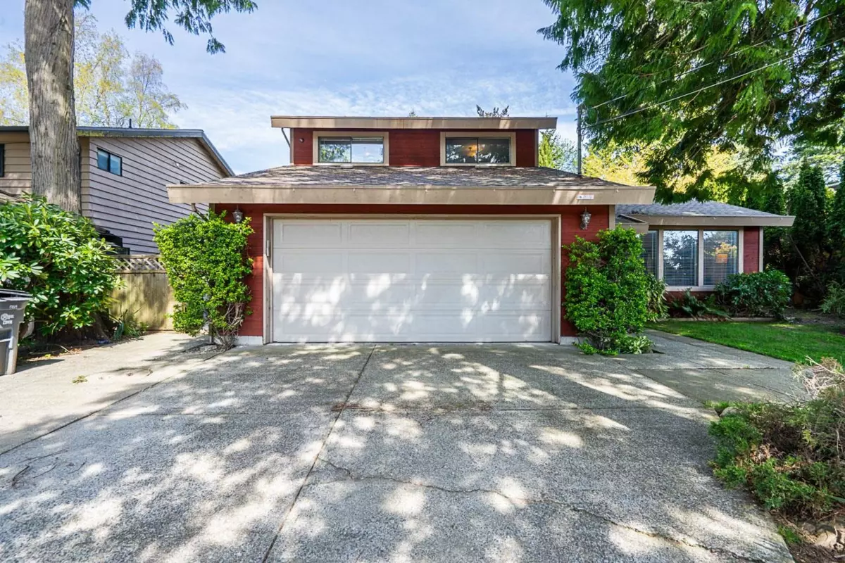 Family Room Photo of 13519 15 Avenue, Surrey, BC