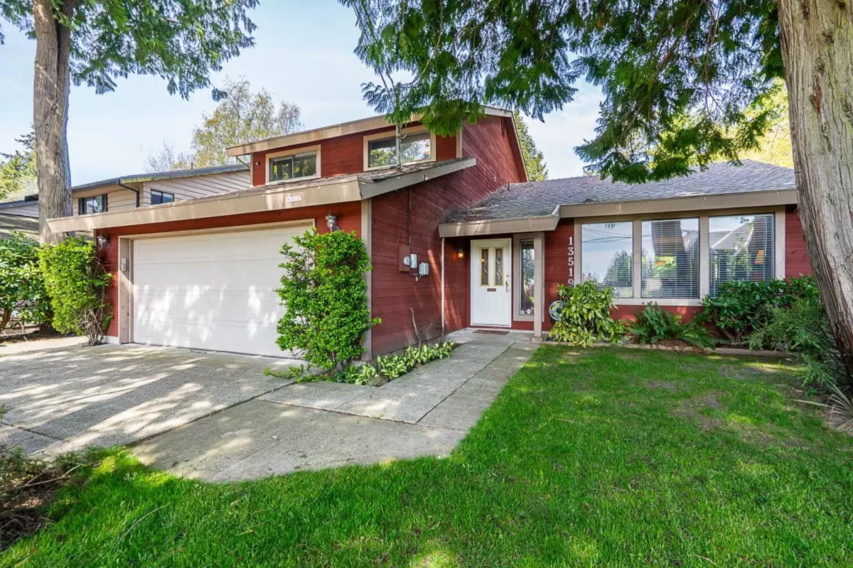Living Room Photo of 13519 15 Avenue, Surrey, BC