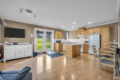 Kitchen Island Photo of 12580 243 Street, Maple Ridge, BC