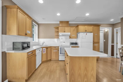 Kitchen Photo of 12580 243 Street, Maple Ridge, BC