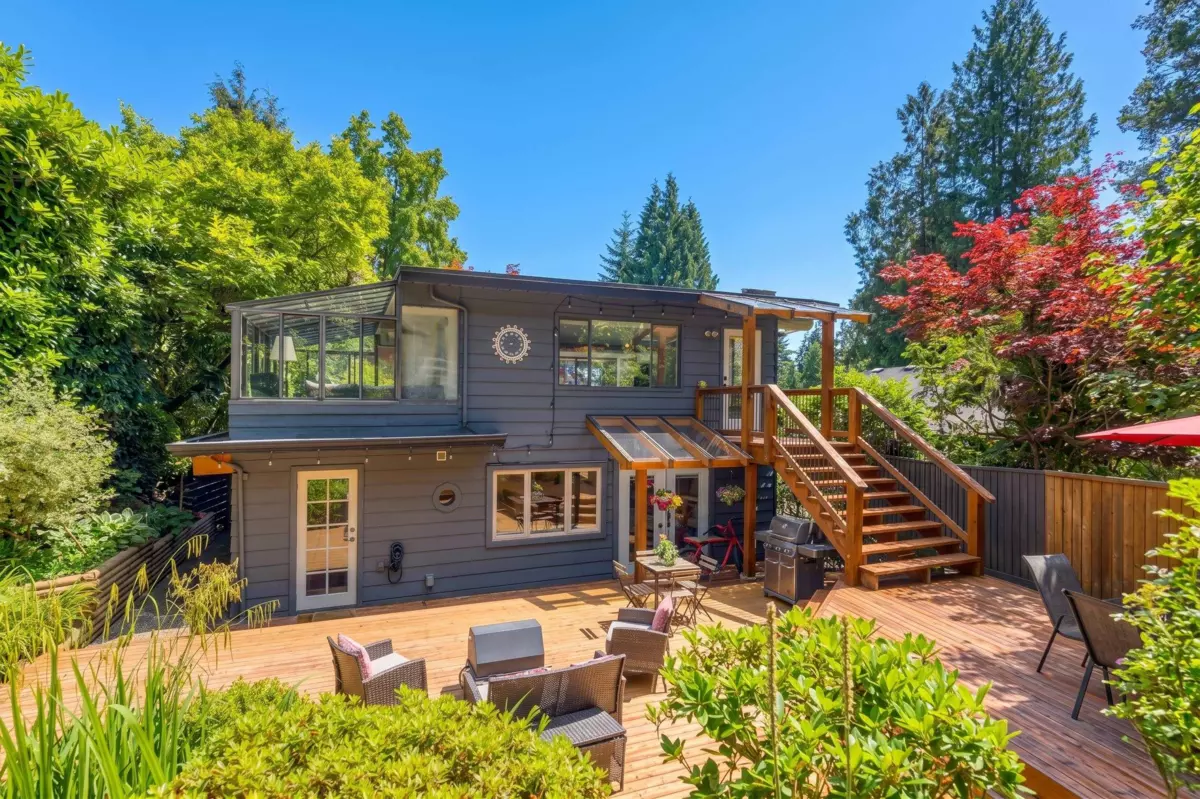 Family Room Photo of 466 E Kings Road, North Vancouver, BC