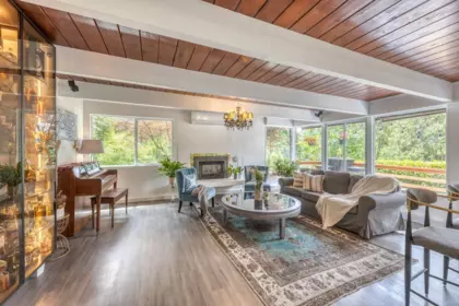 Breakfast Nook Photo of 466 E Kings Road, North Vancouver, BC