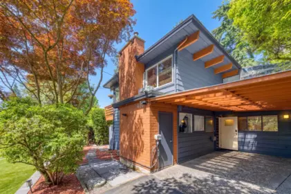 466 E Kings Road, North Vancouver, BC, North Vancouver — 4 bed single family residence for sale