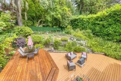 Front Yard Photo of 466 E Kings Road, North Vancouver, BC