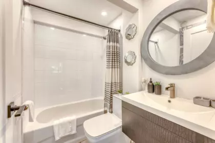 Mudroom Photo of 466 E Kings Road, North Vancouver, BC