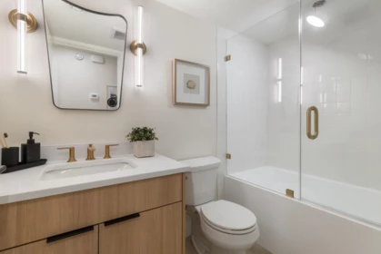Primary Bathroom Photo of 1 1937 Templeton Drive, Vancouver, BC