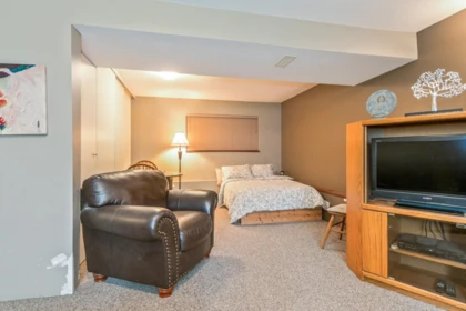 Basement Recreation Room Photo of 6154 171a Street, Surrey, BC