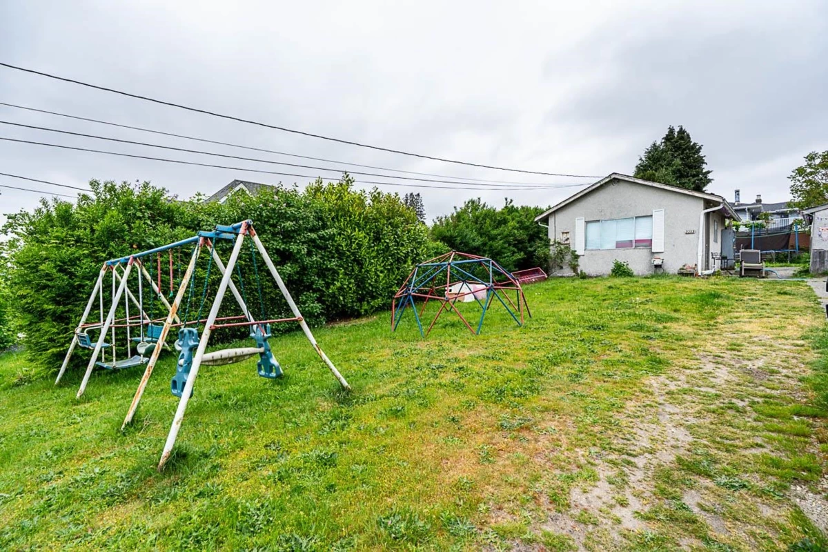 Living Room Photo of 2233 Edinburgh Street, New Westminster, BC