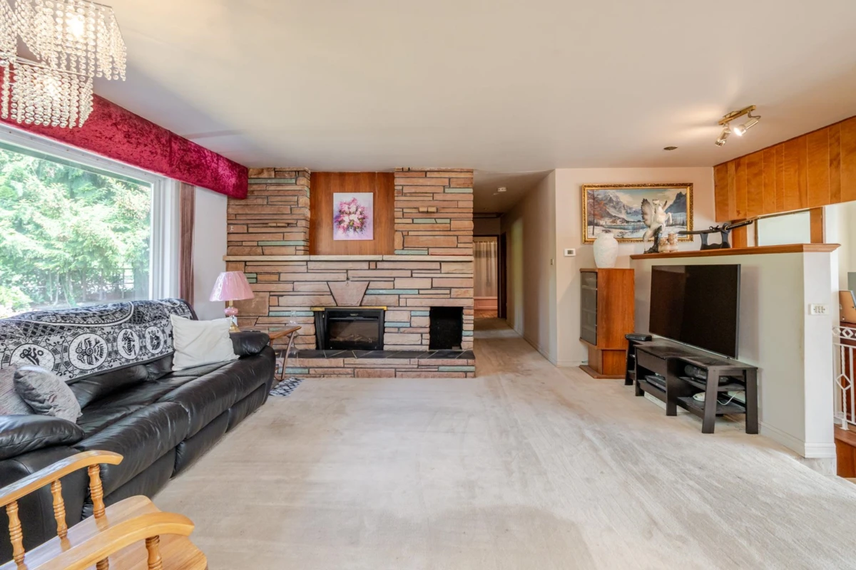 Family Room Photo of 14328 88 Avenue, Surrey, BC