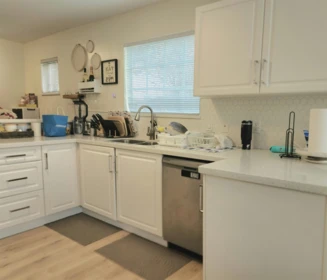 Kitchen Photo of 805 14188 103a Avenue, Surrey, BC