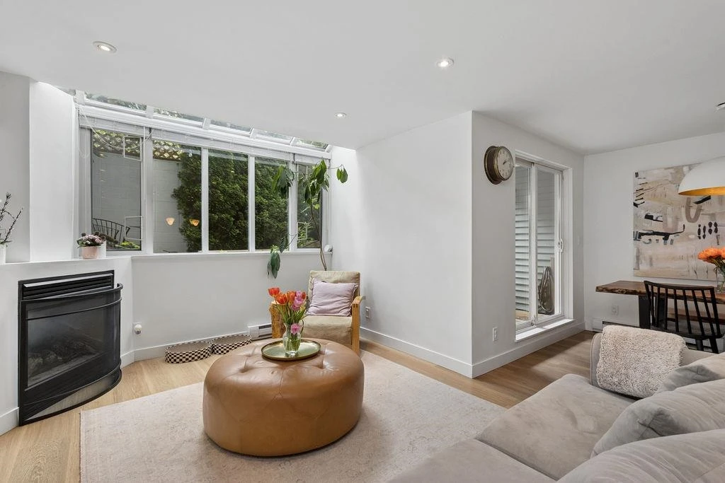 Family Room Photo of 2 1949 W 8th Avenue, Vancouver, BC