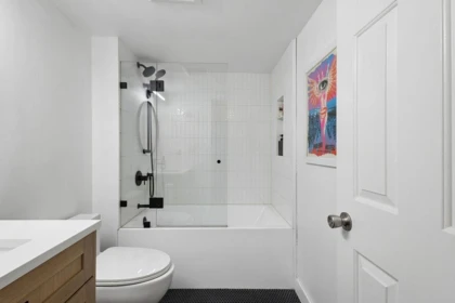 Entry Foyer Photo of 2 1949 W 8th Avenue, Vancouver, BC
