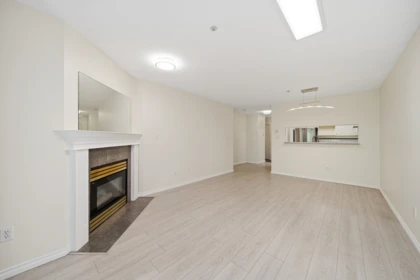 203 7326 Antrim Avenue, Burnaby, BC, Burnaby — Apartment/Condo for sale