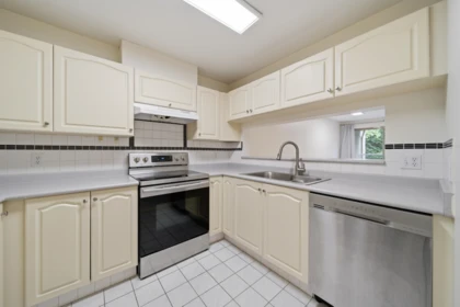 Kitchen Island Photo of 203 7326 Antrim Avenue, Burnaby, BC