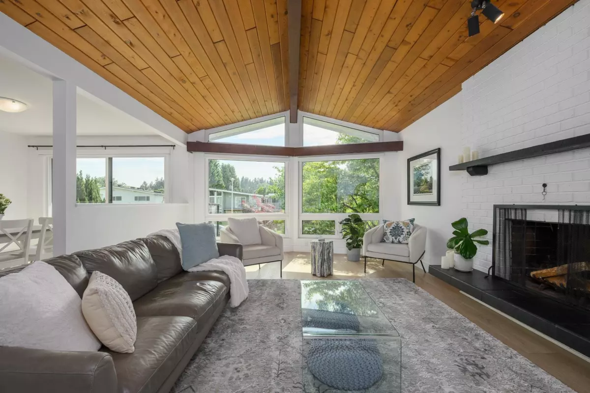 Dining Area Photo of 605 Allison Place, New Westminster, BC