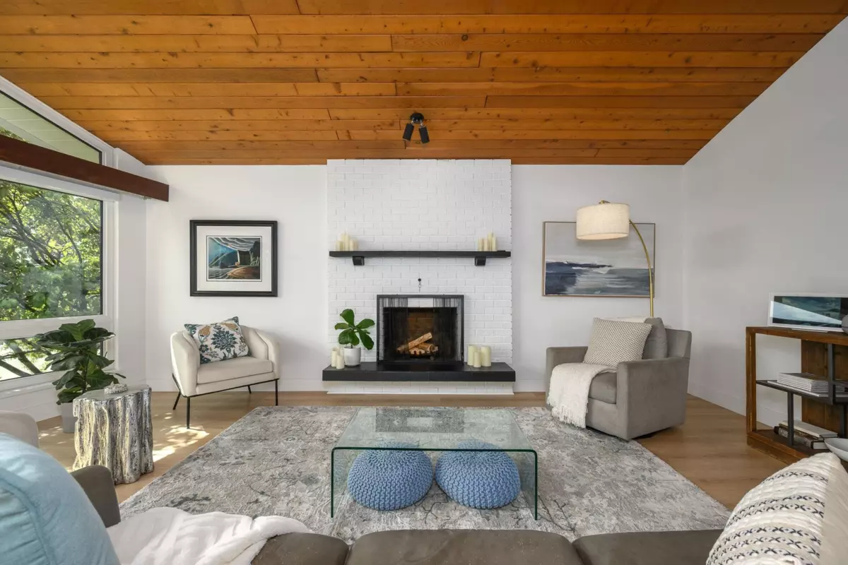Family Room Photo of 605 Allison Place, New Westminster, BC