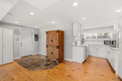 Hallway Photo of 525 Appian Way, Coquitlam, BC