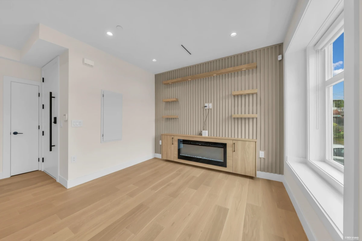 Living Room Photo of 1620 E 53rd Avenue, Vancouver, BC