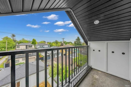 Hallway Photo of 1620 E 53rd Avenue, Vancouver, BC