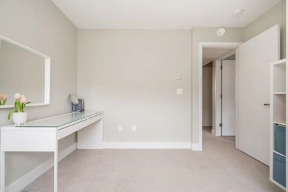 Guest Bathroom Photo of 10 1938 North Parallel Road, Abbotsford, BC