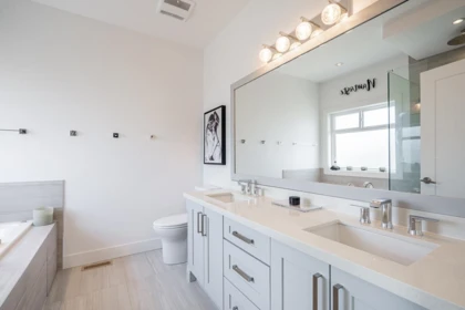 Guest Bathroom Photo of 17456 2a Avenue, Surrey, BC