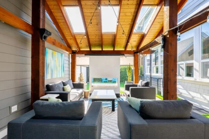 Swimming Pool Photo of 17456 2a Avenue, Surrey, BC