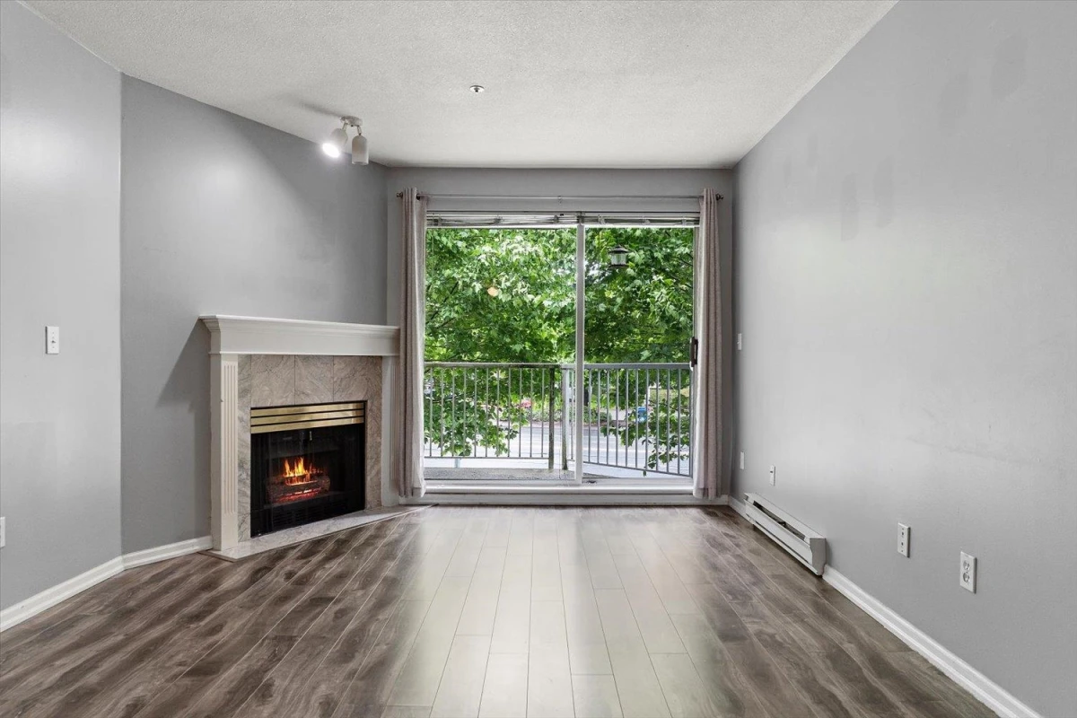 Dining Area Photo of 233 32830 George Ferguson Way, Abbotsford, BC