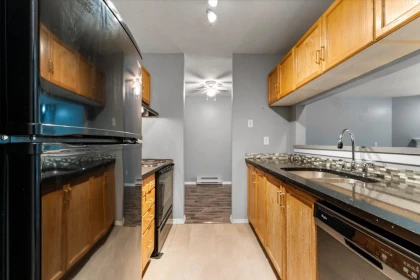 Kitchen Island Photo of 233 32830 George Ferguson Way, Abbotsford, BC