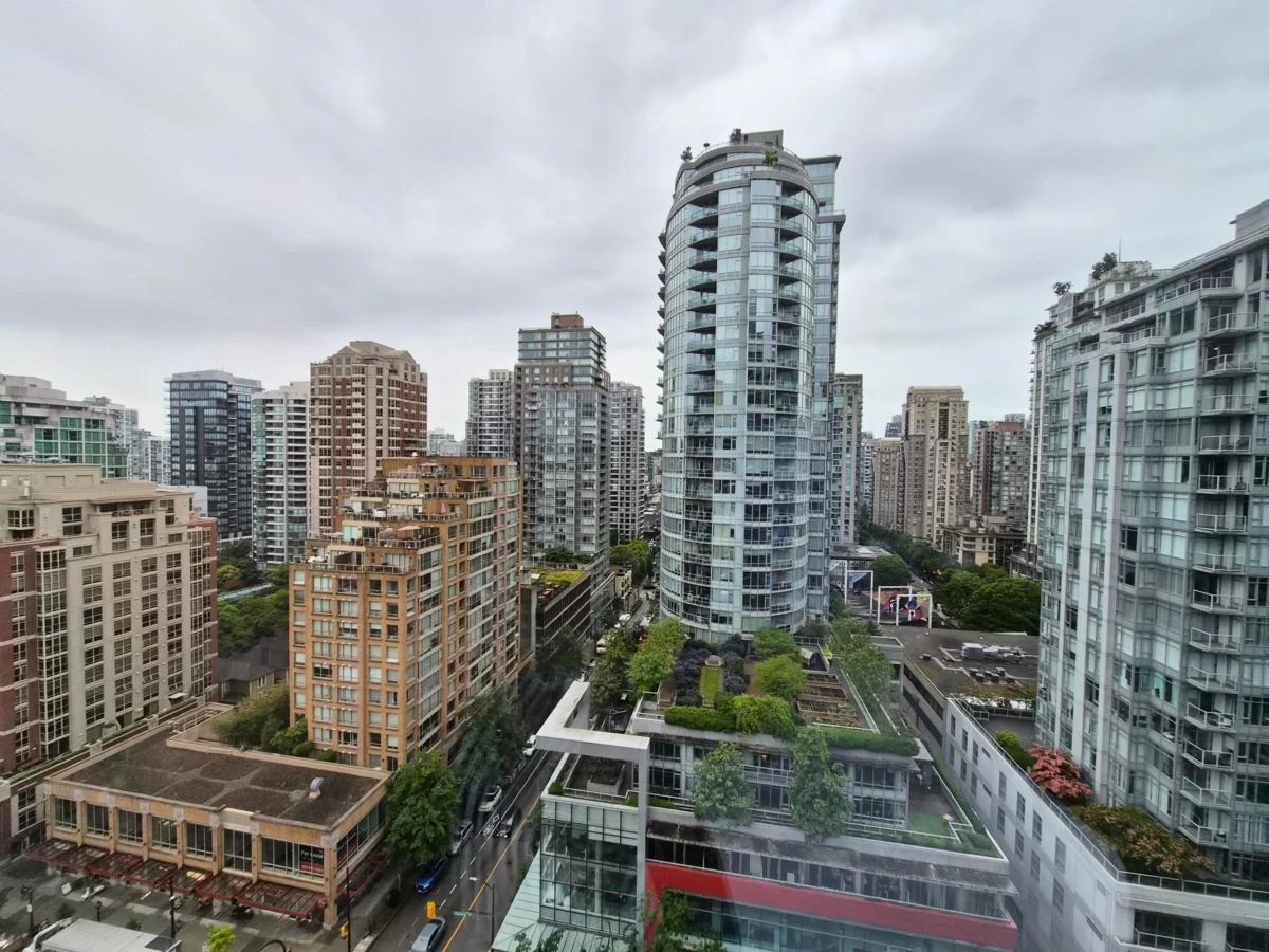 Family Room Photo of 1801 433 Robson Street, Vancouver, BC