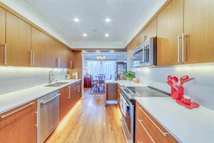 Kitchen Island Photo of 6 815 Tobruck Avenue, North Vancouver, BC