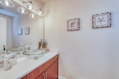 Primary Bathroom Photo of 6 815 Tobruck Avenue, North Vancouver, BC