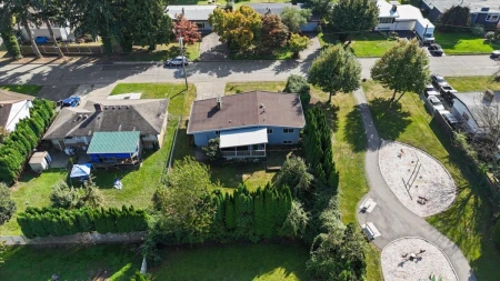 Hot Tub / Spa Photo of 45415 Barton Avenue, Chilliwack, BC