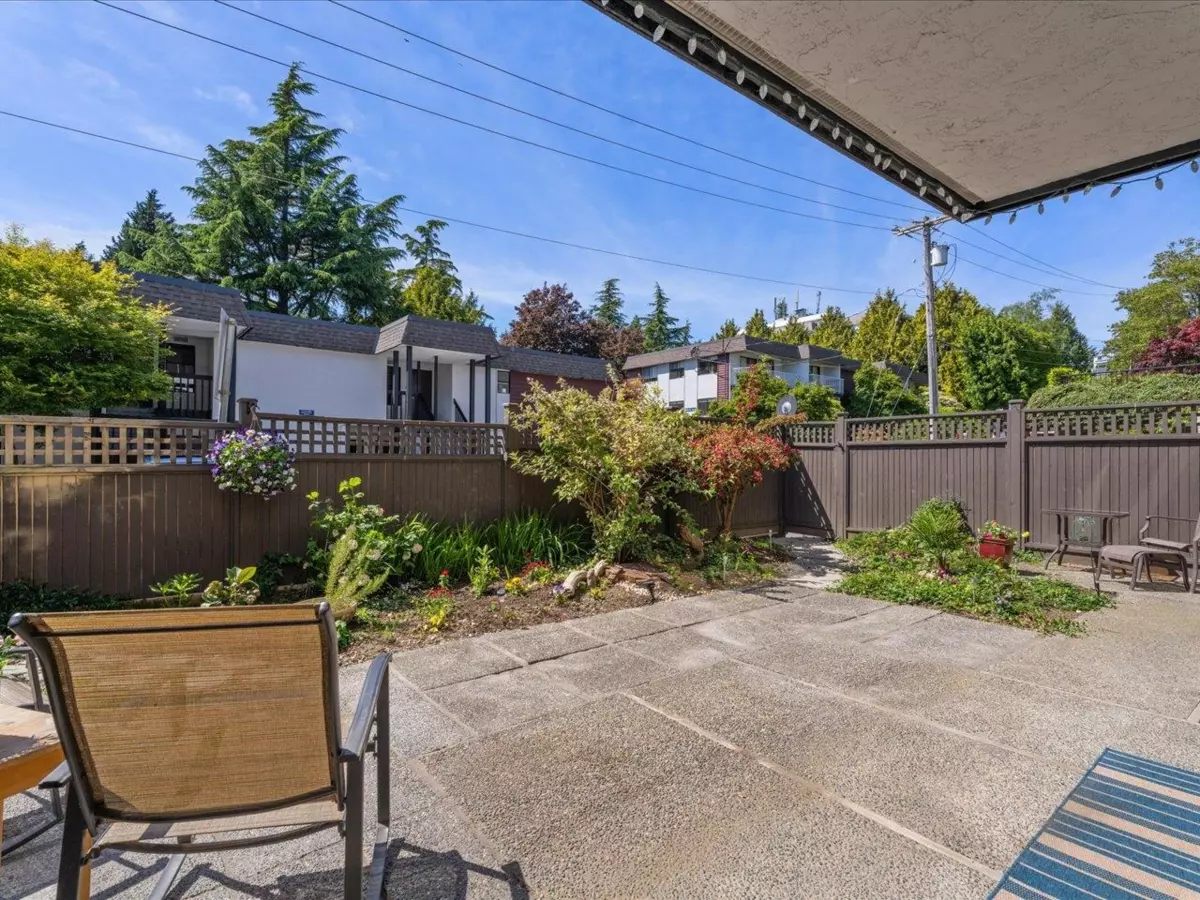 Living Room Photo of 104 1319 Martin Street, White Rock, BC