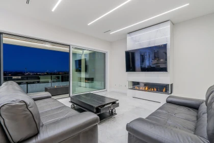 Entry Foyer Photo of 550 Richmond Street, New Westminster, BC