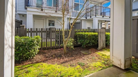 Front Yard Photo of 17 21688 52 Avenue, Langley, BC