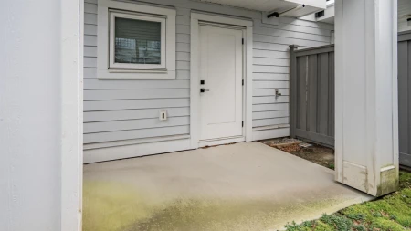 Swimming Pool Photo of 17 21688 52 Avenue, Langley, BC