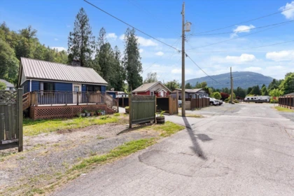 Garden / Landscaping Photo of 45950 Linzey Road, Cultus Lake, BC