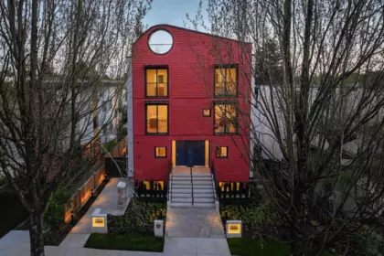 Front Yard Photo of 124 1552 E 3rd Avenue, Vancouver, BC