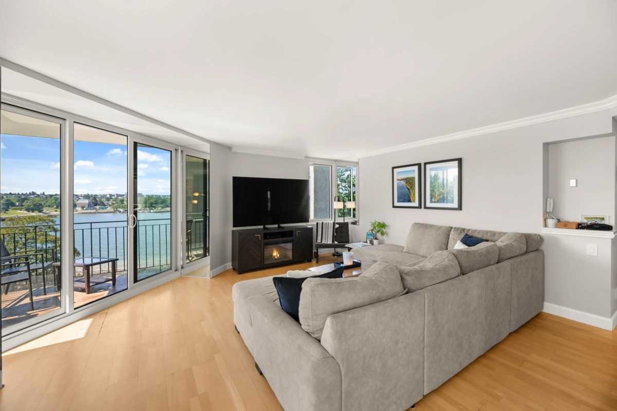 Dining Area Photo of 601 1575 Beach Avenue, Vancouver, BC