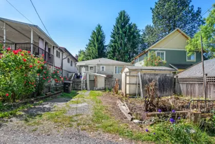 Backyard Photo of 2733 E 28th Avenue, Vancouver, BC