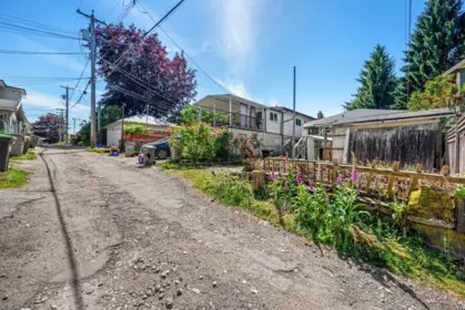 Garden / Landscaping Photo of 2733 E 28th Avenue, Vancouver, BC