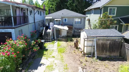 Swimming Pool Photo of 2733 E 28th Avenue, Vancouver, BC